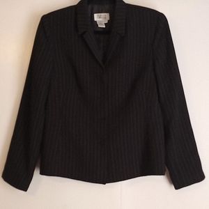 Style & Co "Petite Collection" Black Pin Stripe Blazer in Size 8P.